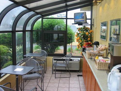 Villa Inn Lawrenceburg レストラン 写真